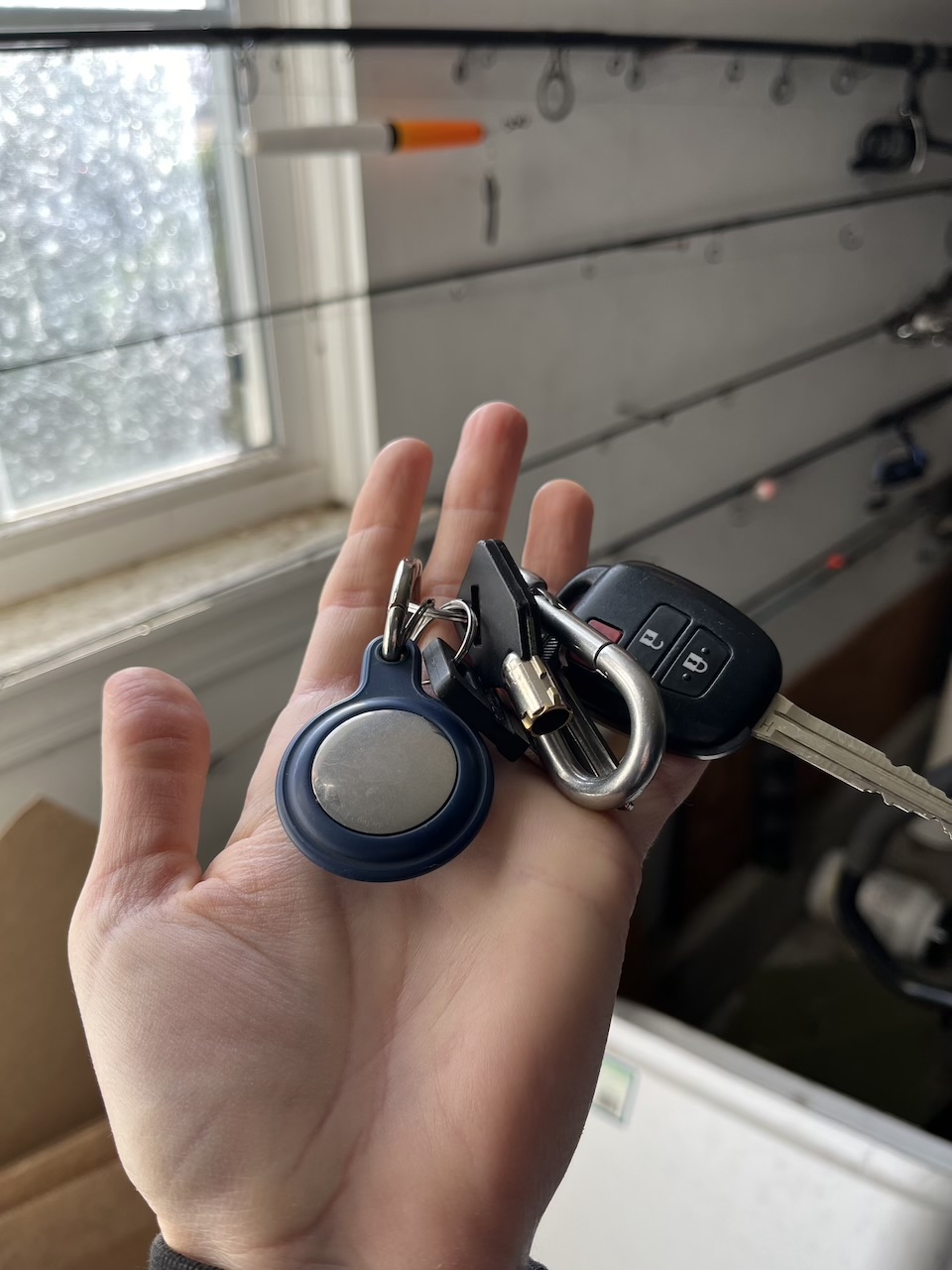 AirTag keychain holder with keys